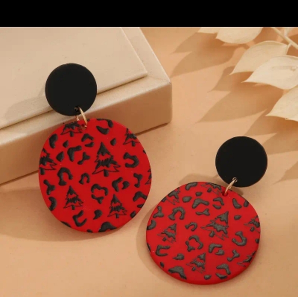 BRAND NEW HOLIDAY LEOPARD PATTERN EARRINGS - Picture 1 of 2